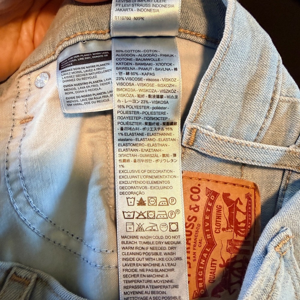 Levi's 315 Shaping Bootcut Women's Jeans Light Wash Size 33 - Picture 4 of 7